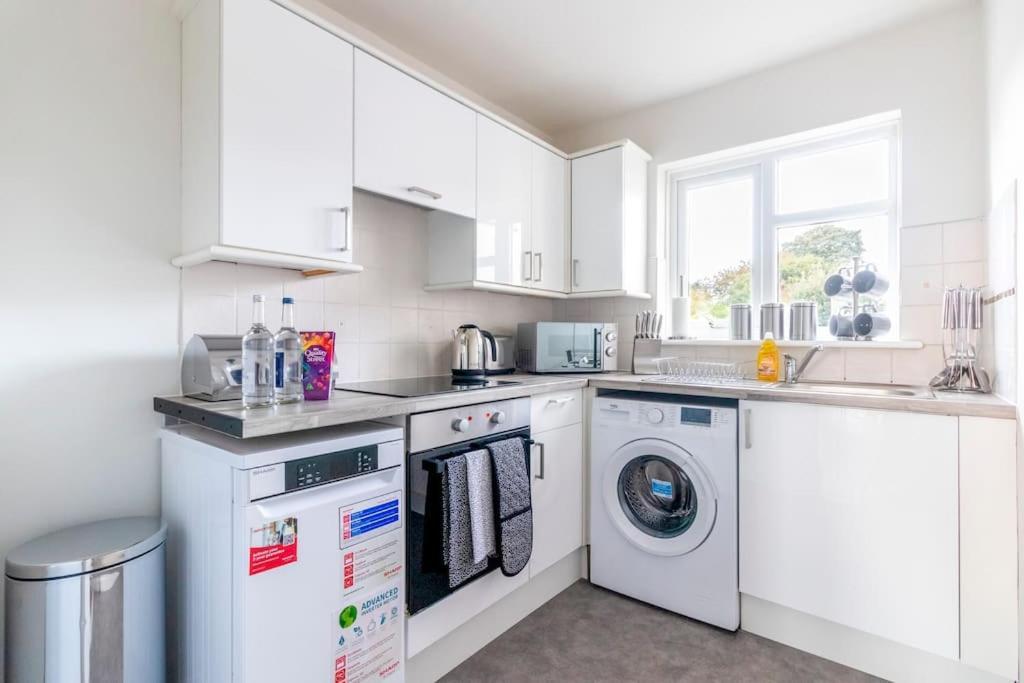 Beautiful Sea View 2 Bedroom Sleeps 6-Free Parking Bournemouth Eksteriør bilde