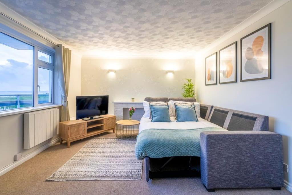 Beautiful Sea View 2 Bedroom Sleeps 6-Free Parking Bournemouth Eksteriør bilde