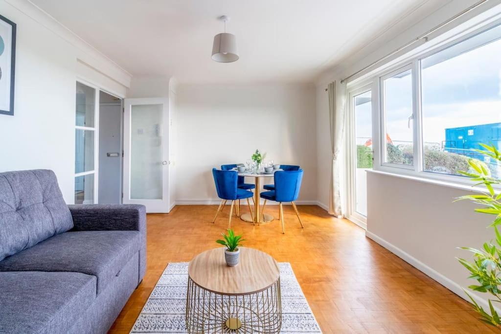 Beautiful Sea View 2 Bedroom Sleeps 6-Free Parking Bournemouth Eksteriør bilde
