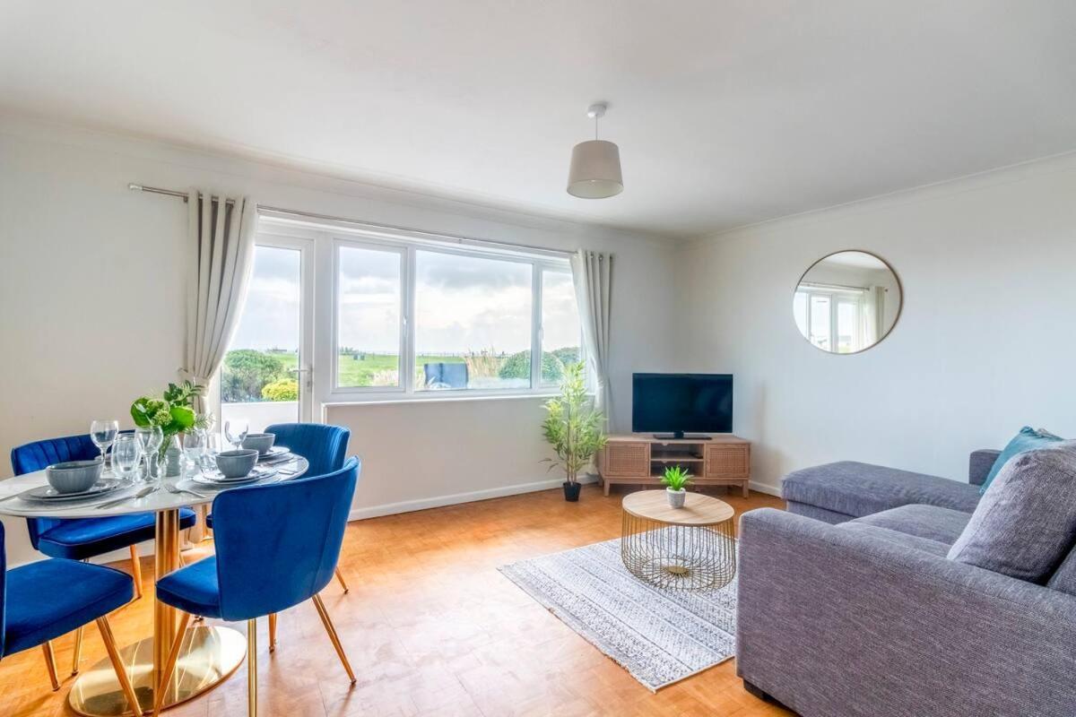 Beautiful Sea View 2 Bedroom Sleeps 6-Free Parking Bournemouth Eksteriør bilde